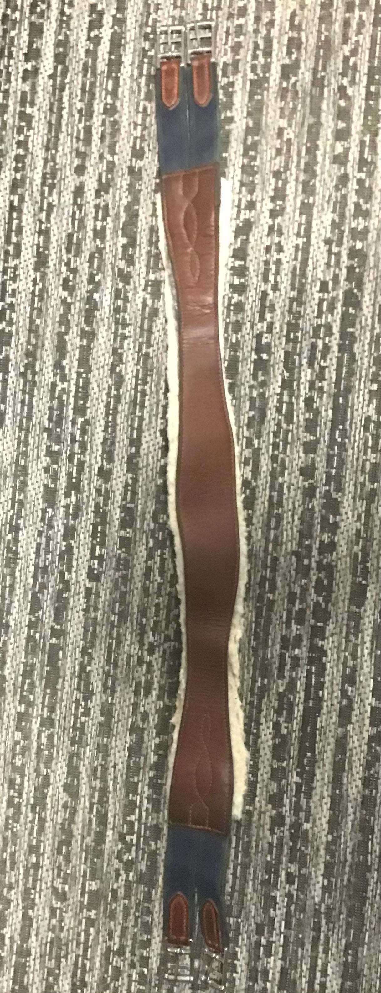 Leather girth with fleece