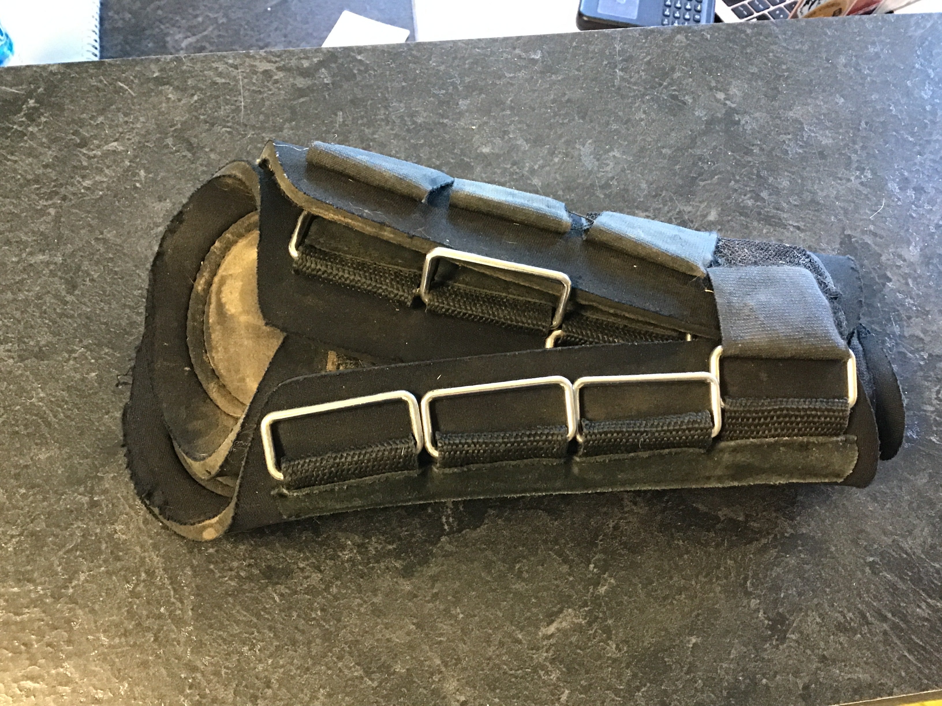 Medium splint boots