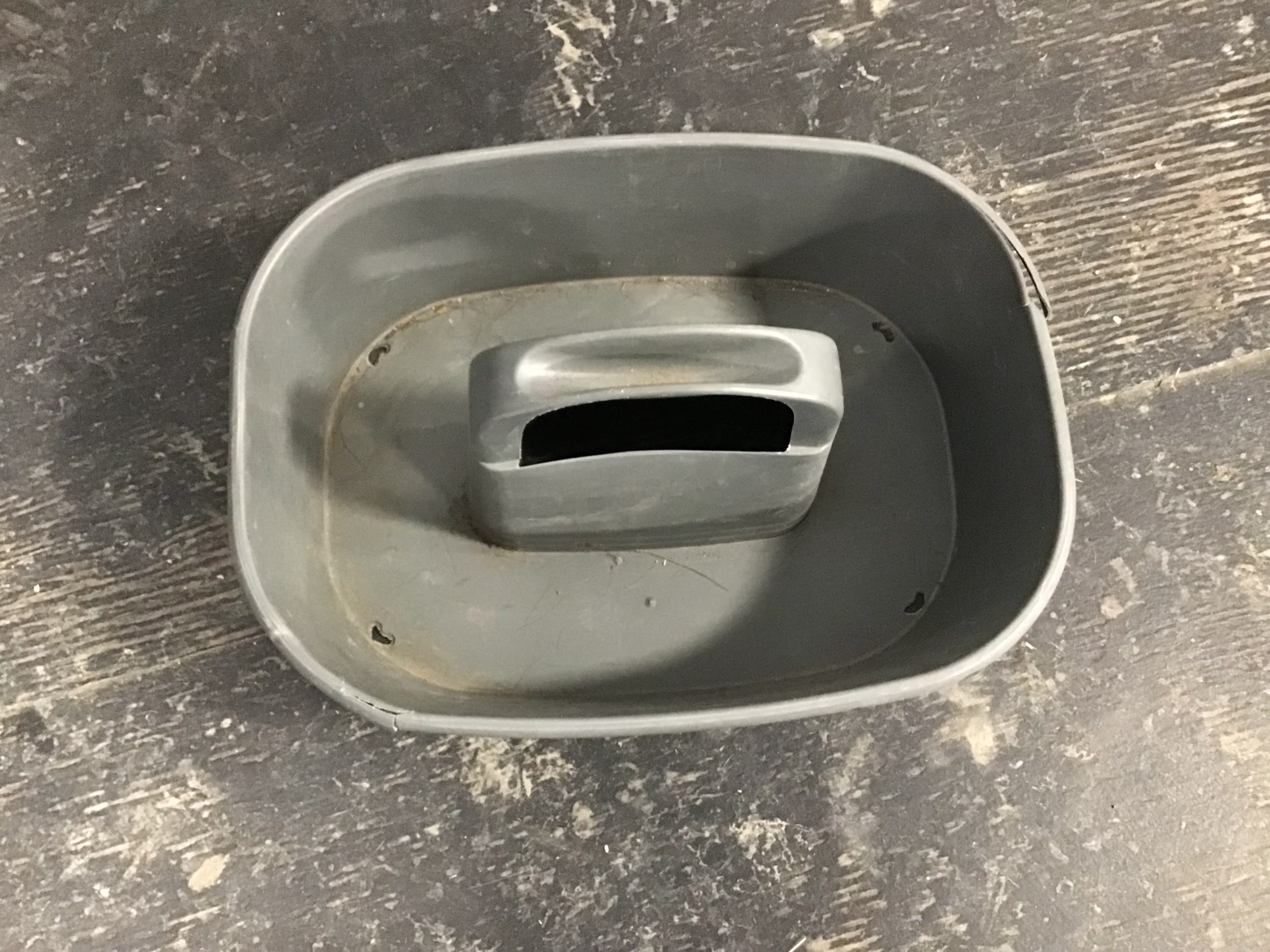 Brush carrier / bucket