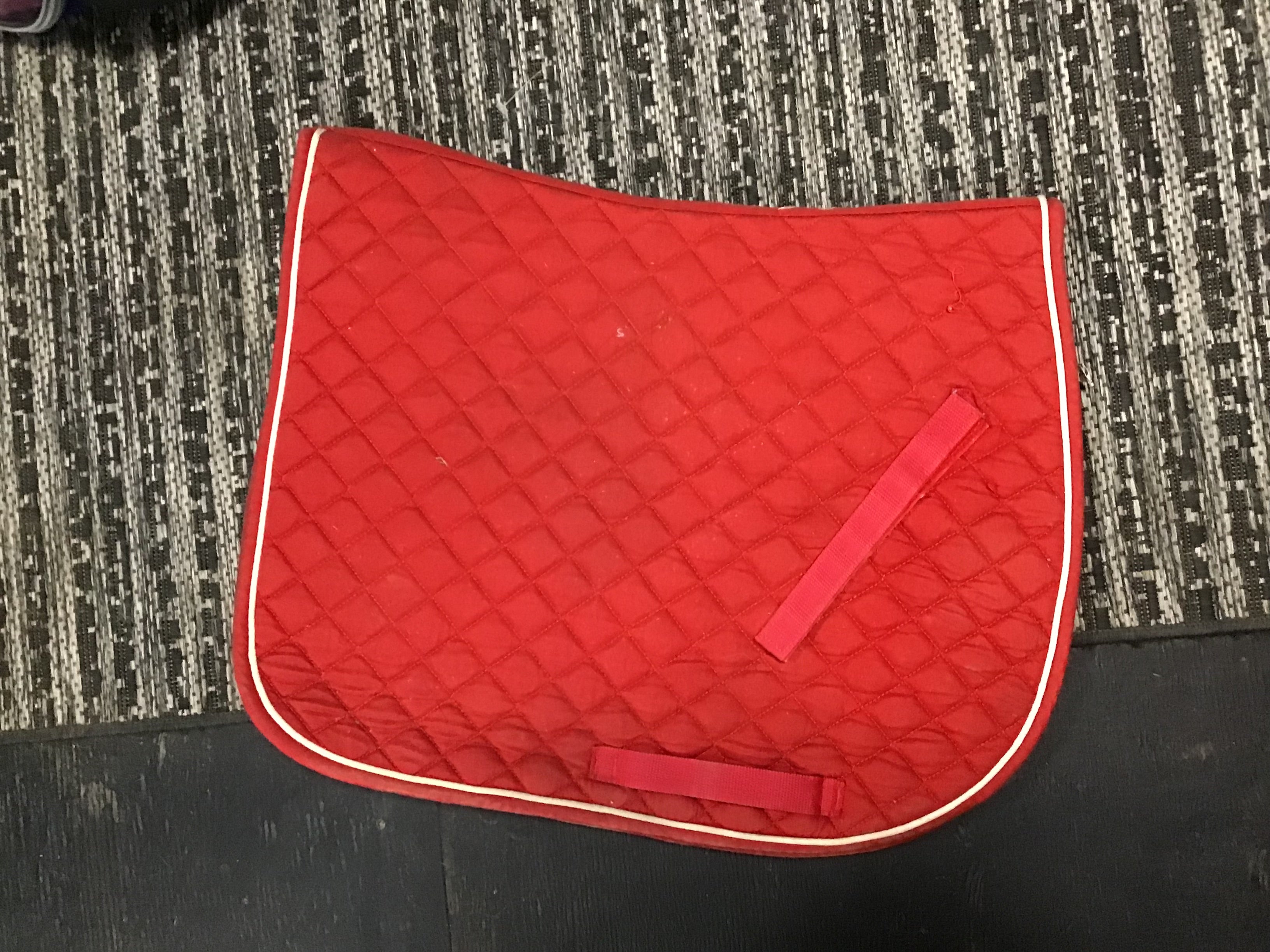 Red saddle pad