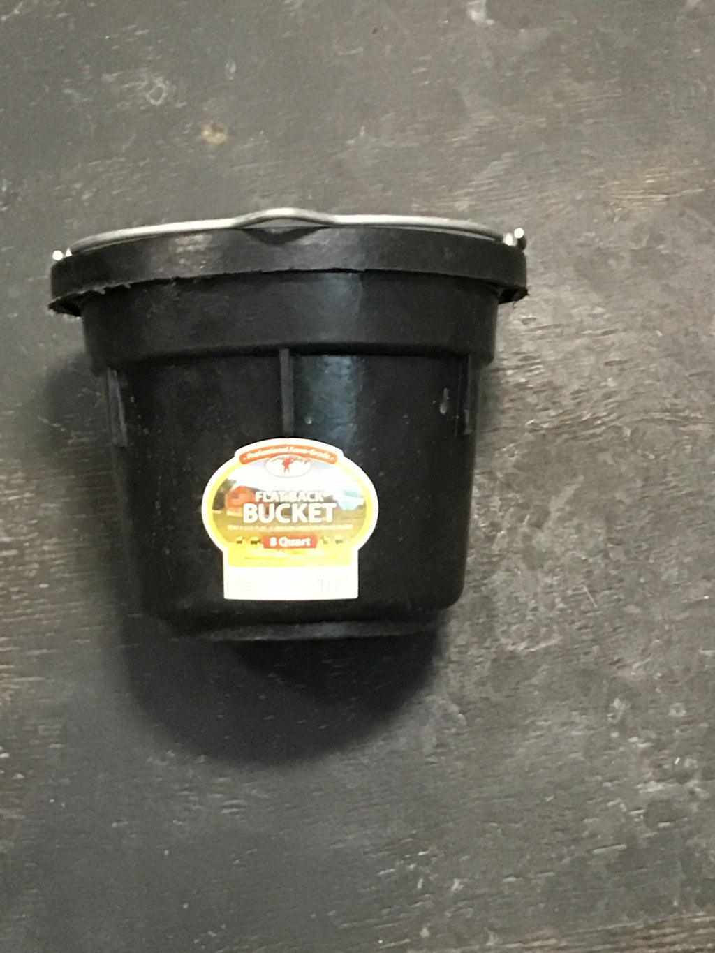 Rubber 8qt flat back bucket
