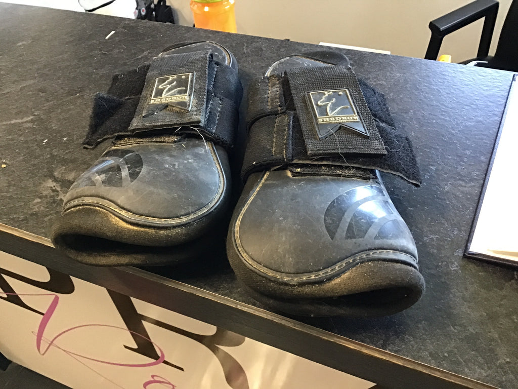 Shedrow front open boots