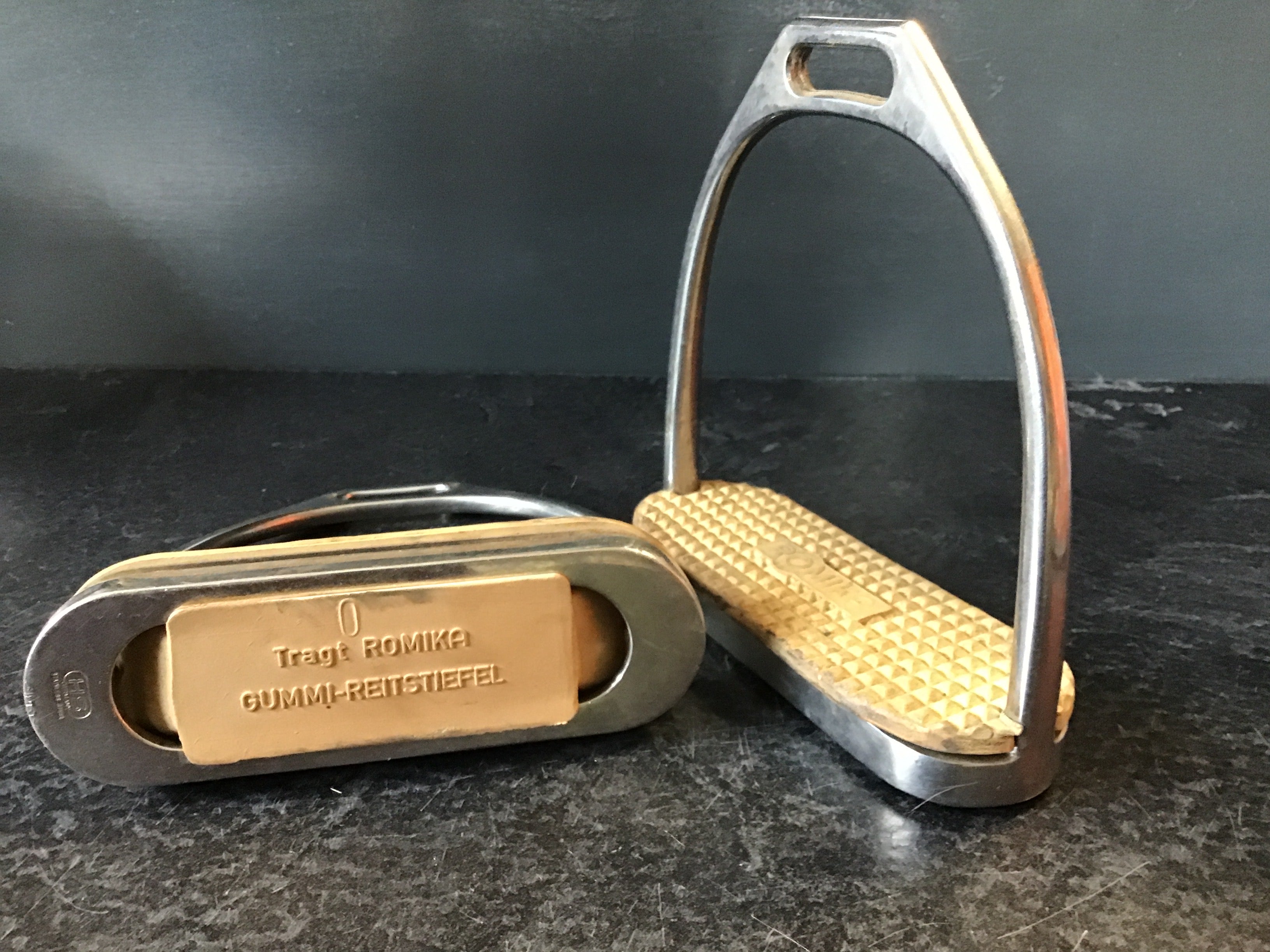 Stirrup irons Tragt Romika