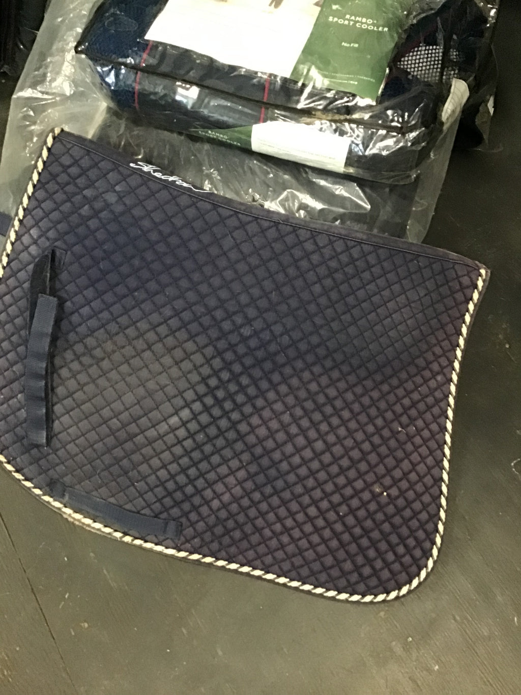 Shedrow navy saddle pad w blue/white piping