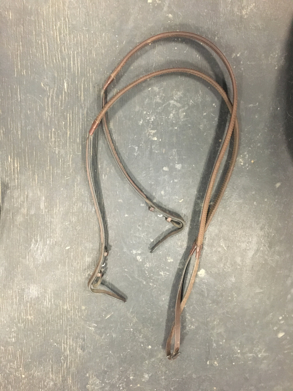 brown rubber reins