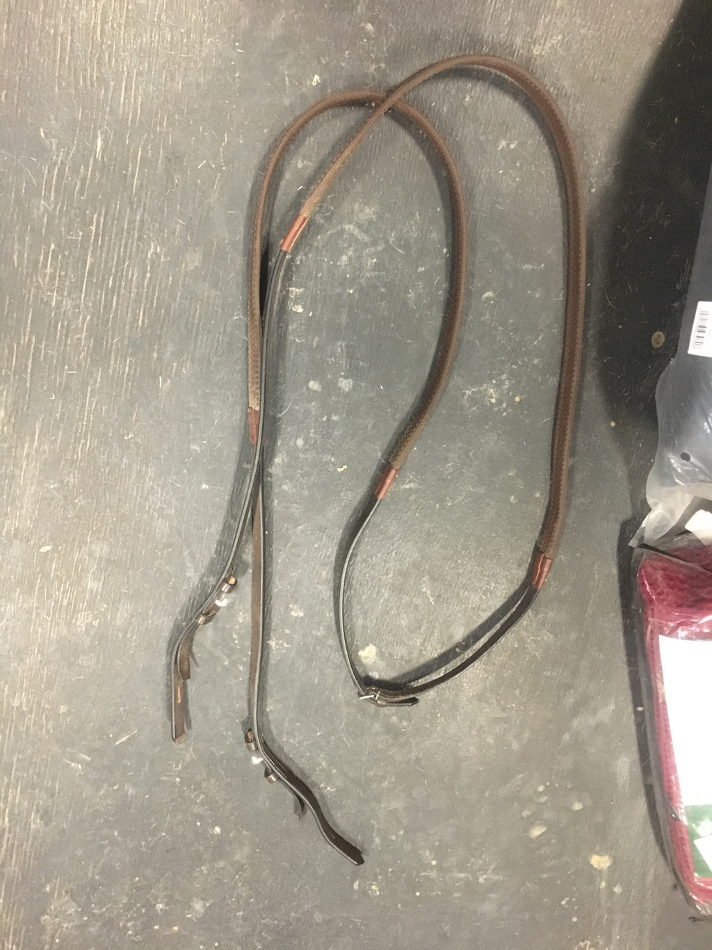 brown rubber rein