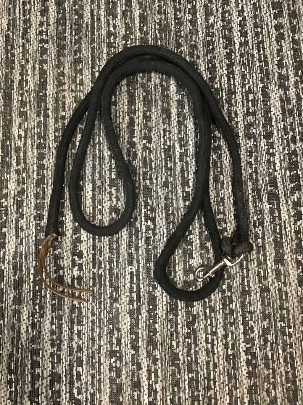 Black lead rope