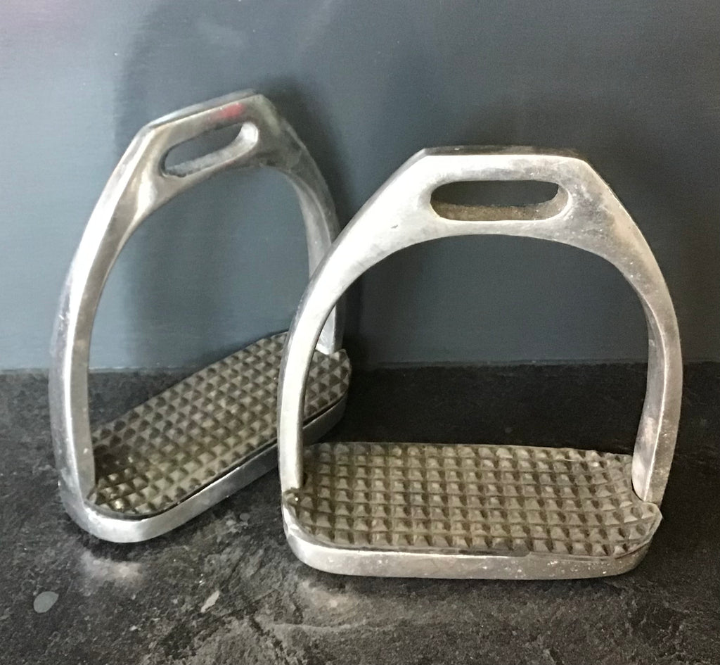 Lightweight stirrups