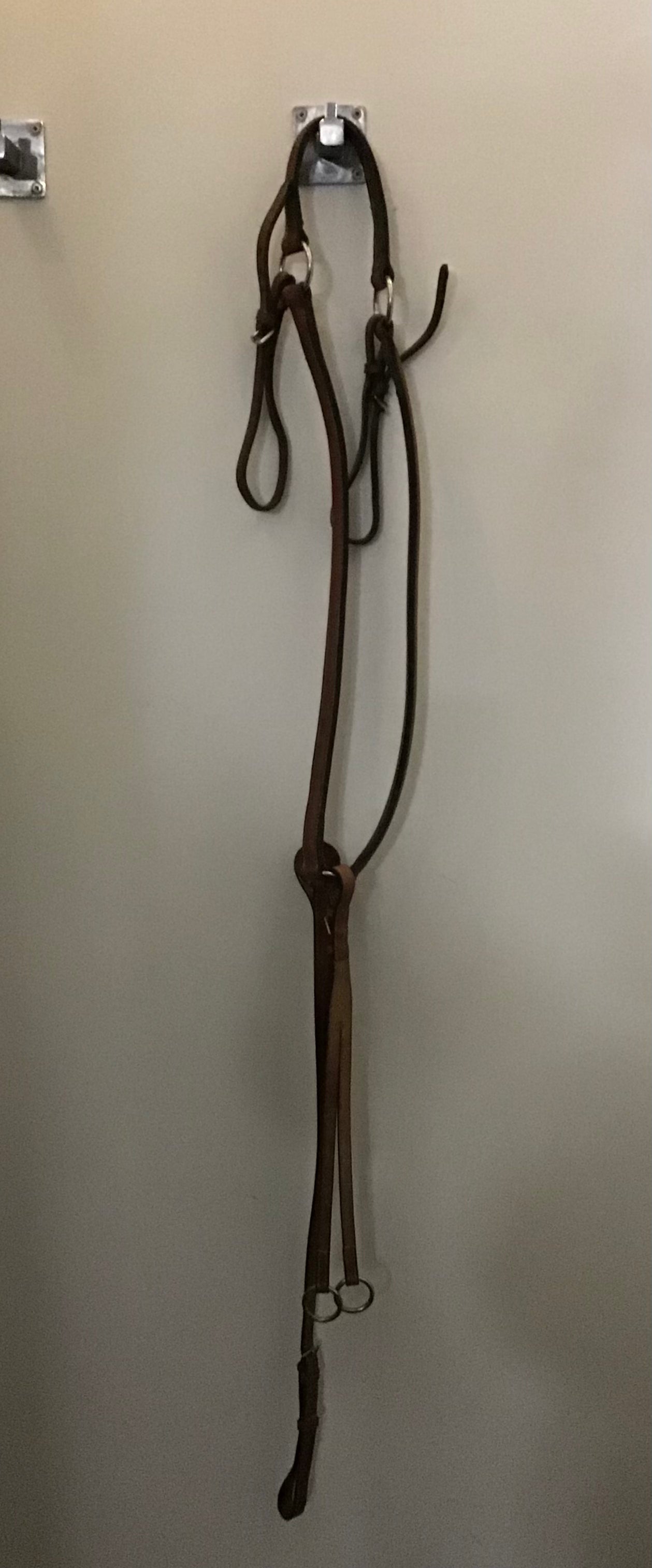 Breastplate with running attachment